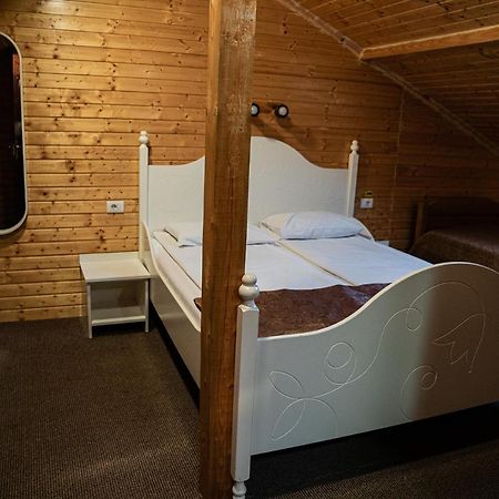 Hotel Casa Gorjeneasca Târgu Jiu Exteriér fotografie