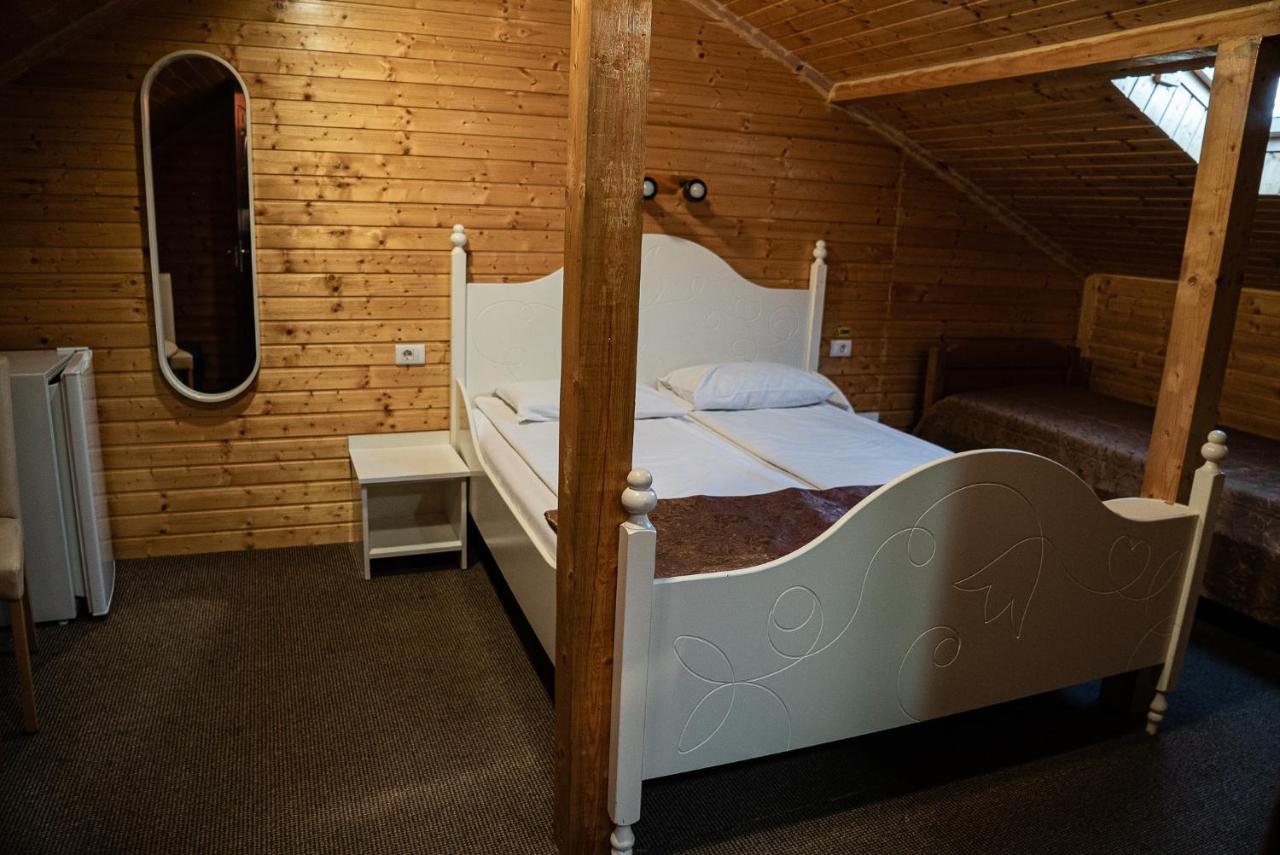 Hotel Casa Gorjeneasca Târgu Jiu Exteriér fotografie