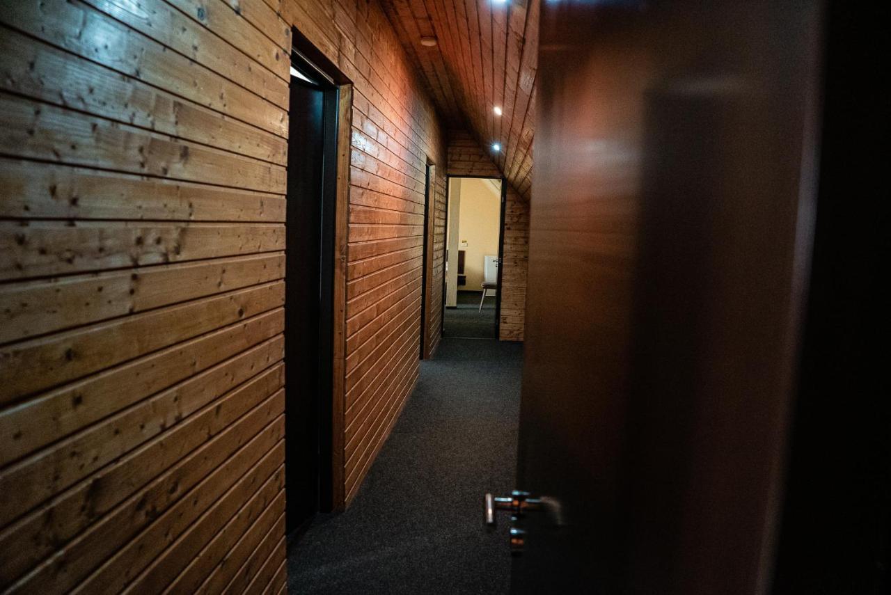 Hotel Casa Gorjeneasca Târgu Jiu Exteriér fotografie