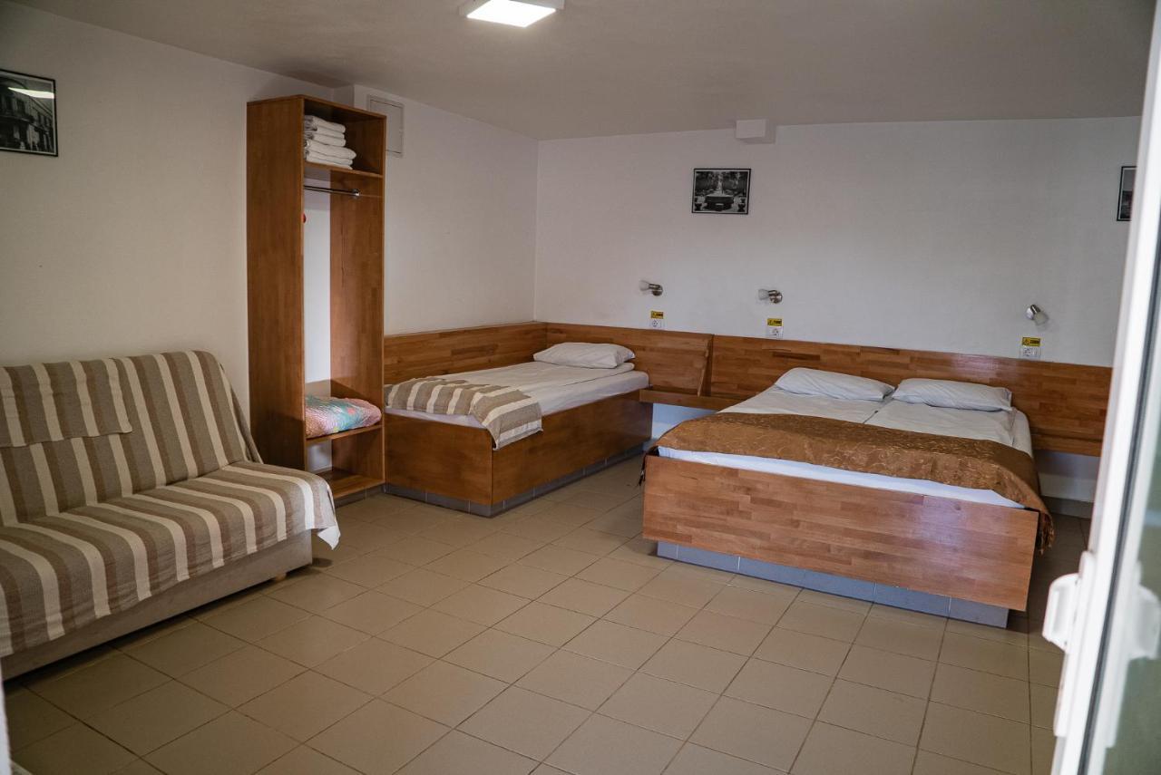 Hotel Casa Gorjeneasca Târgu Jiu Exteriér fotografie
