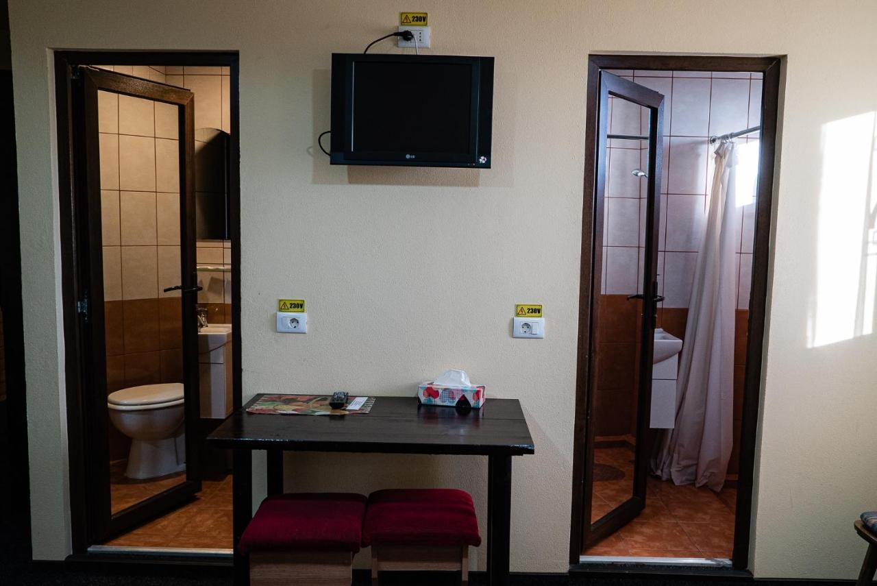 Hotel Casa Gorjeneasca Târgu Jiu Exteriér fotografie