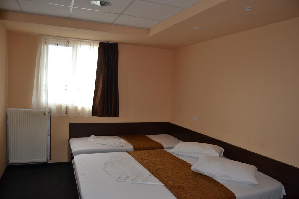 Hotel Casa Gorjeneasca Târgu Jiu Pokoj fotografie